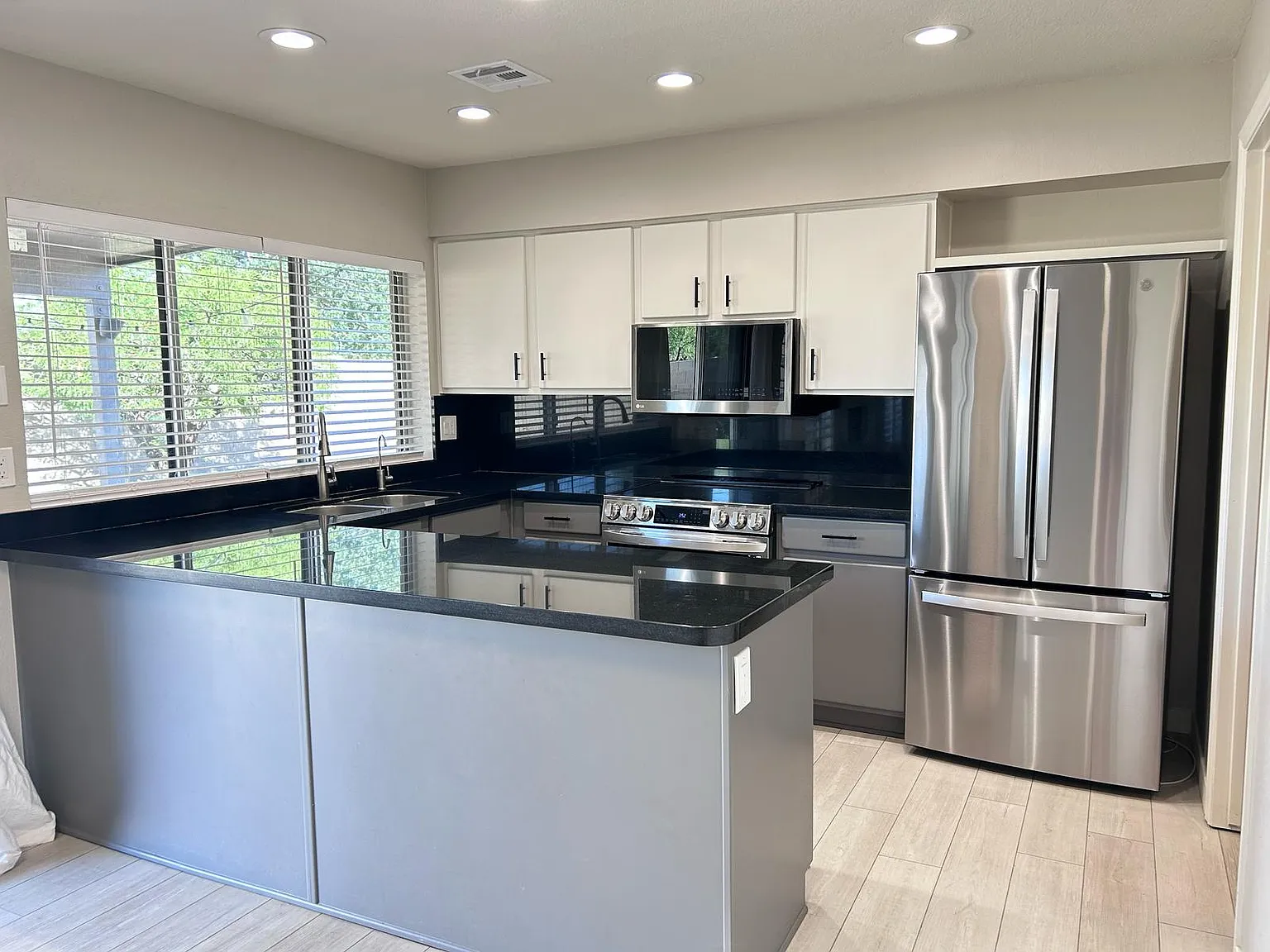 3 bed, 1440 sqft, $2,895 — Photo 4