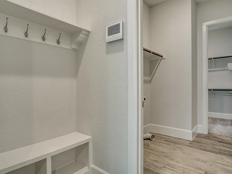 1908 Roundtree Cir E — Photo 12