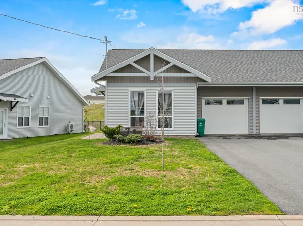 71 Thistle St, Falmouth, NS B0P 1P0