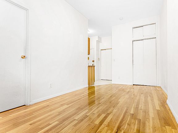 3rd image of 305 E 56th St APT 2R