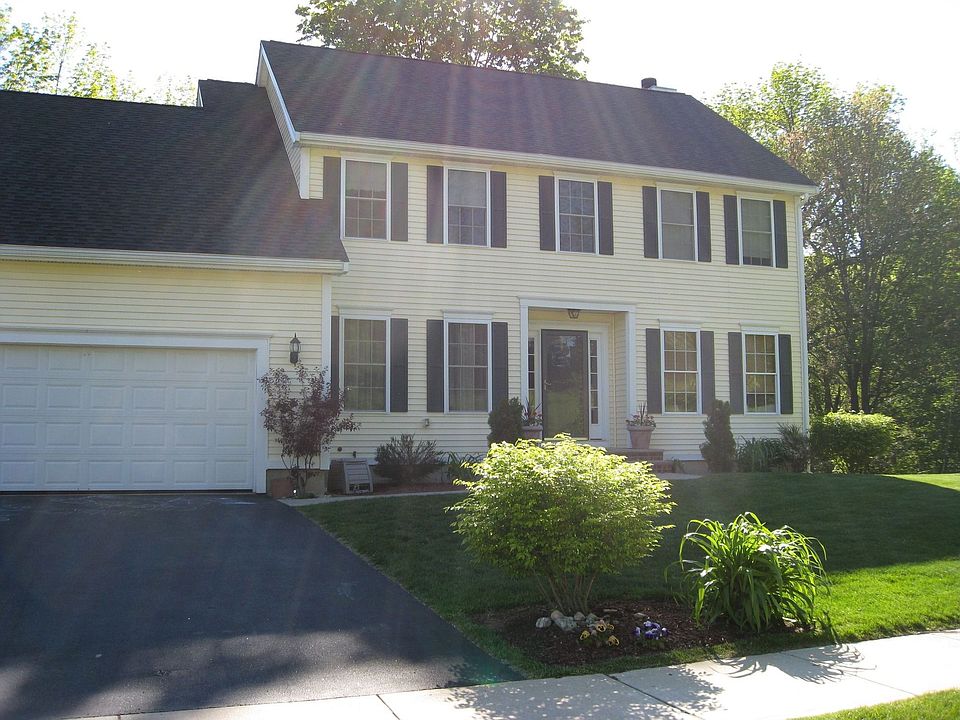 1st image of 5 Olde Taverne Ln