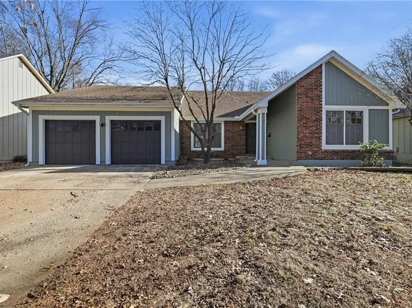 707 SW Savannah Dr, Lees Summit, MO 64081