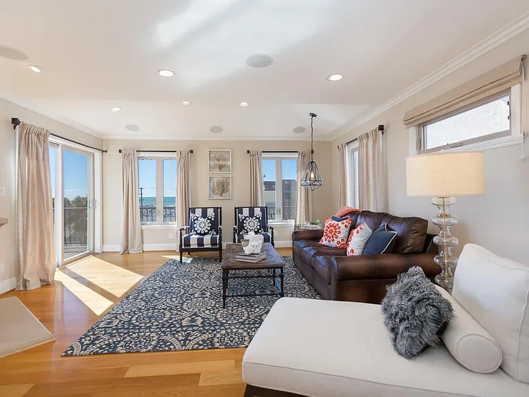918 Monterey Blvd — Photo 6