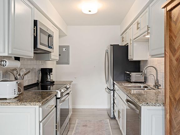 5th image of 1031 Miramonte Dr APT 2