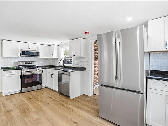 5th image of 304 High St