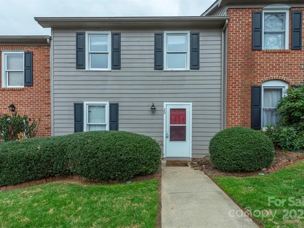 30 Sleepy Hollow Ln, Swannanoa, NC 28778