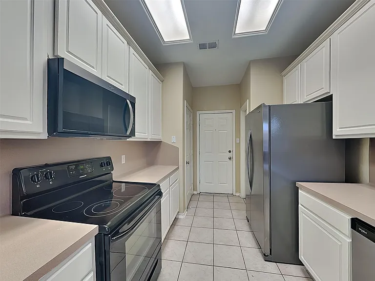 16650 Beckland Ln — Photo 2