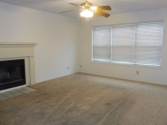 3rd image of 1806 High Butte Dr
