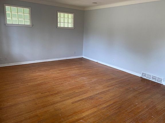 3rd image of 1012 Robert Ave