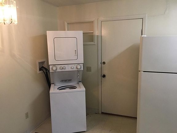 3rd image of 2918 S Greenwood Dr APT 19