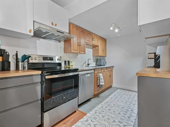 9930 S Bonaventure Dr SE #302, Calgary, AB T2J 4L4