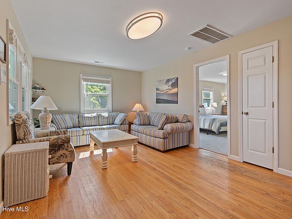 4th image of 1621 E Pelican Dr