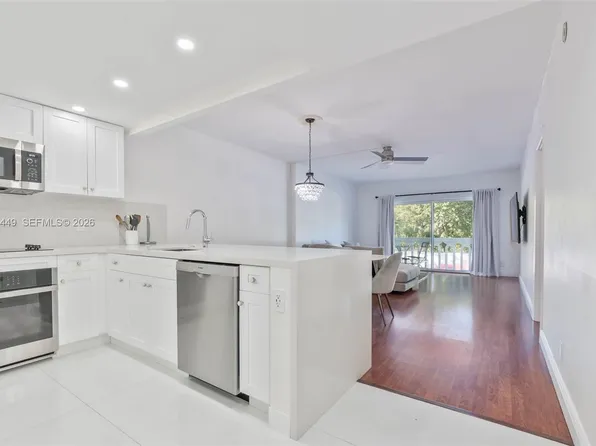 100 Edgewater Dr APT 204, Coral Gables, FL 33133