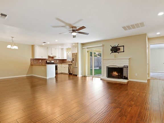3rd image of 2216 Newbury Cir