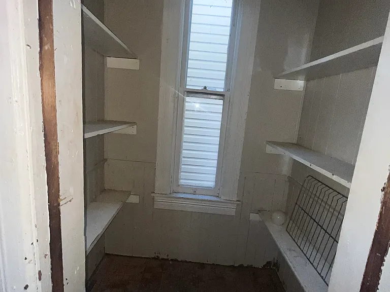 1409 S Western Ave — Photo 14
