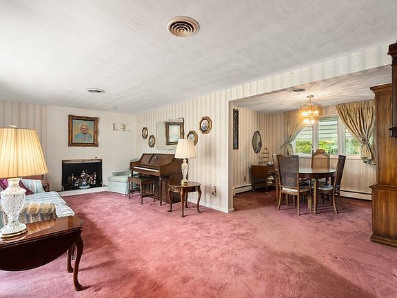3rd image of 31 Brookdale Rd