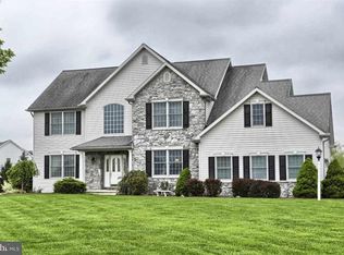 106 Hunters Cir, Hummelstown, PA 17036