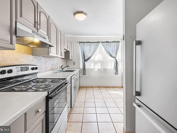 4th image of 529 W Marshall St