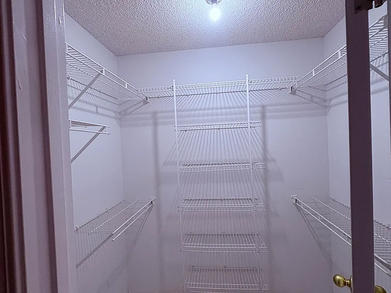 175 Talbot Ct — Photo 17