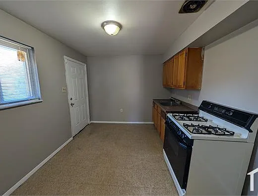 2 bed, 890 sqft, $1,000 — Photo 3