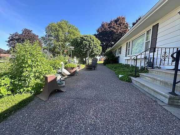 5th image of 207 N Pine St