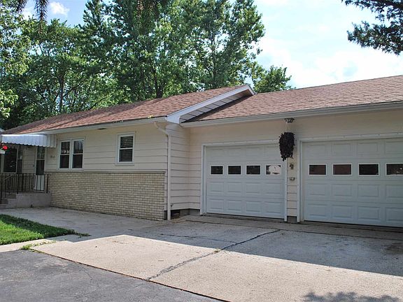 4th image of 11940 NE Smuts St