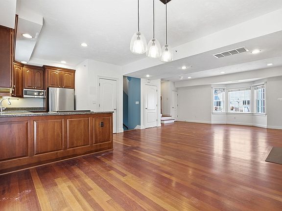 5th image of 218 South St Unit 9