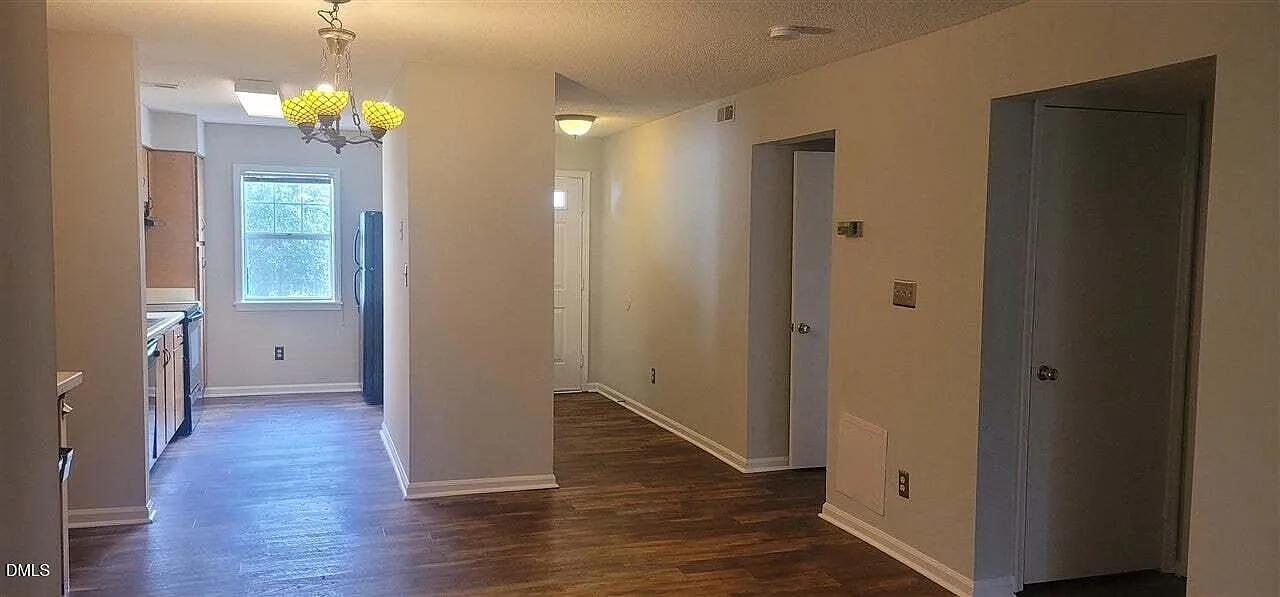 2 bed, 2.5 bath, 1168 sqft, $1,300 — Photo 3