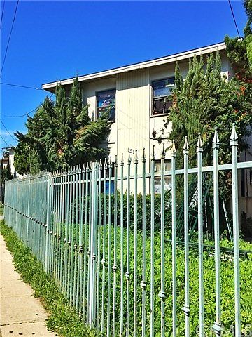2nd image of 1311 Anaheim St