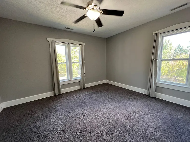 1326 Oak St — Photo 7