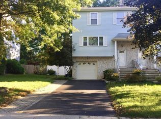 43 Lone Star Ln, Manalapan, NJ