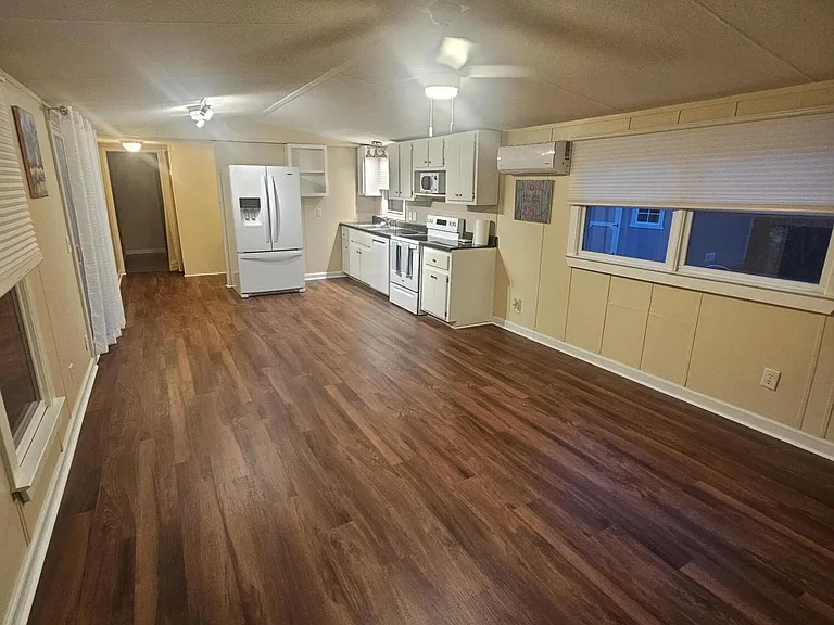 1201 Floyd Dr NE — Photo 11