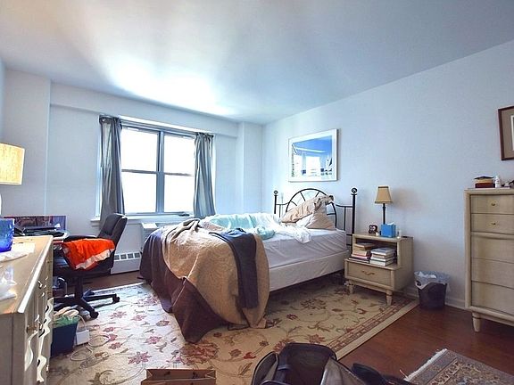 3rd image of 300 E 46th St APT 7D