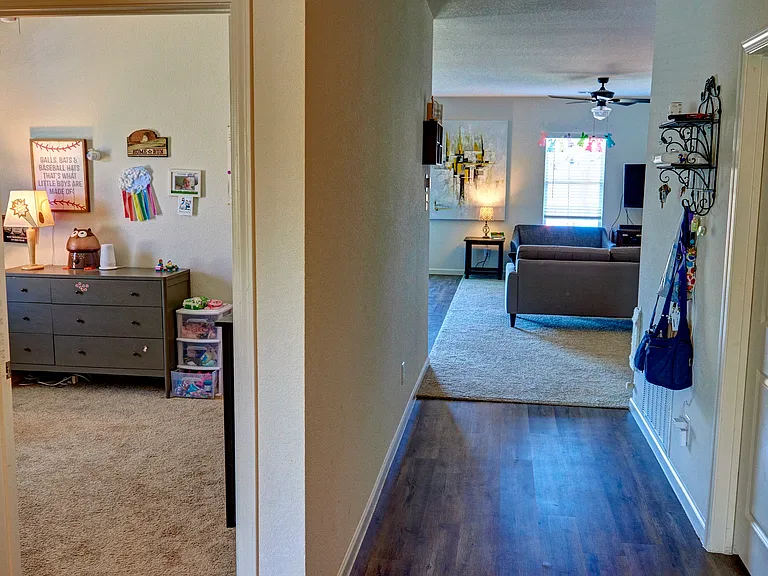 741 Windsor Ct — Photo 4