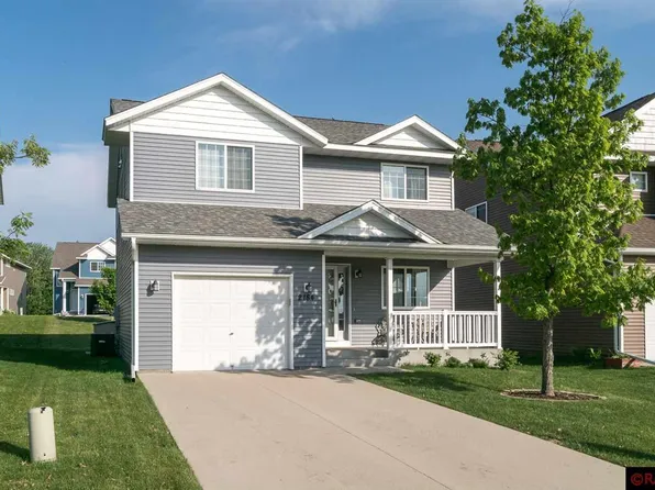 2184 Rolling Green Ln, North Mankato, MN 56003