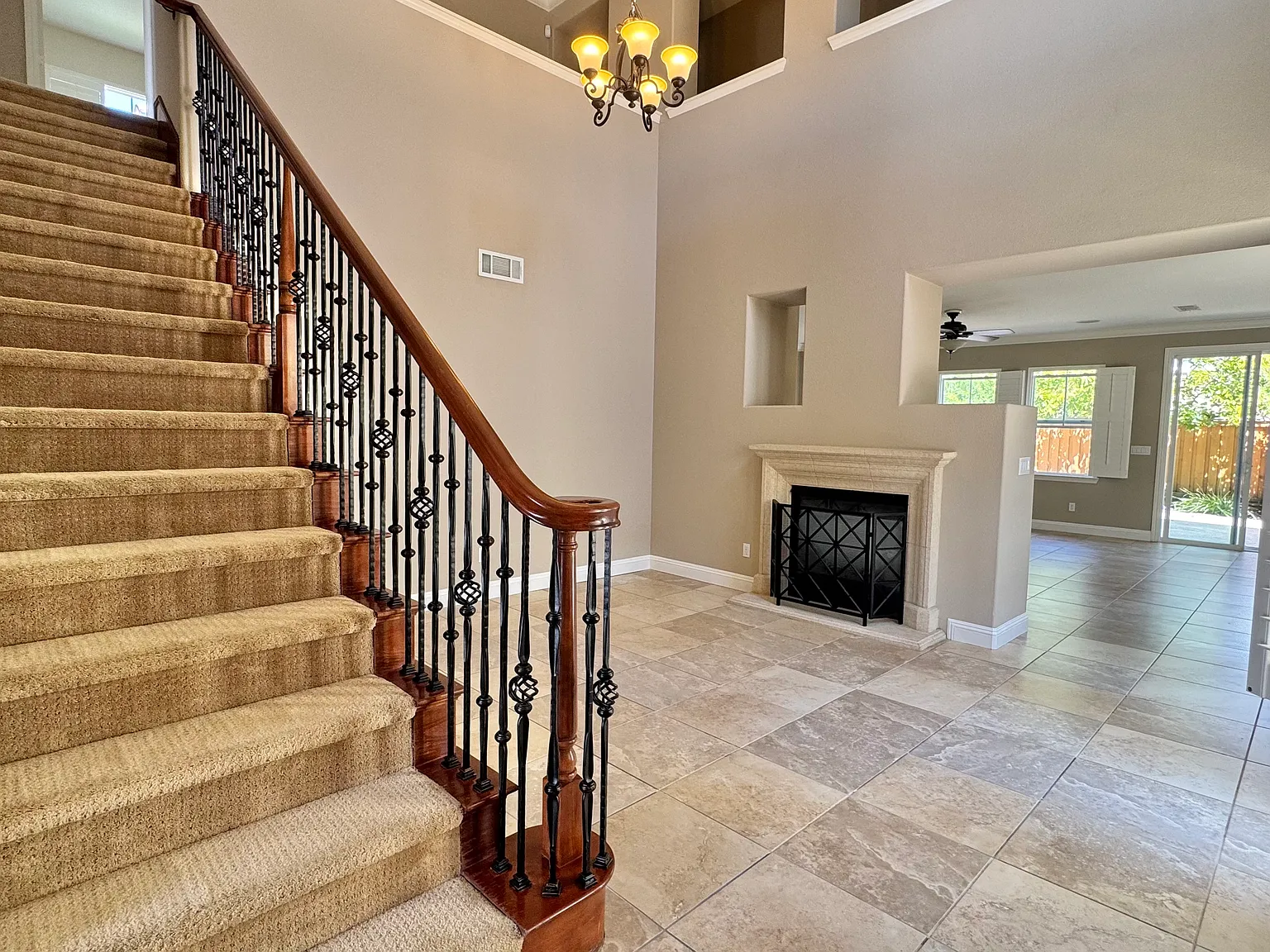 5 bed, 4.5 bath, 3668 sqft, $6,500 — Photo 4