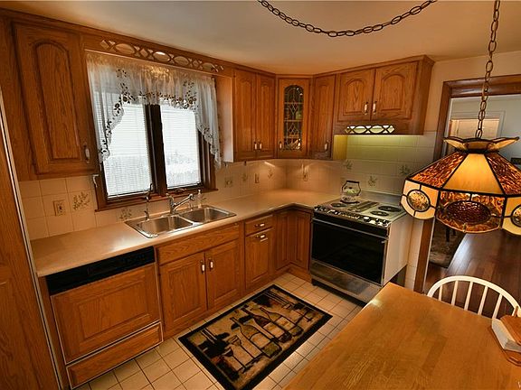 2nd image of 85 Alberta Dr