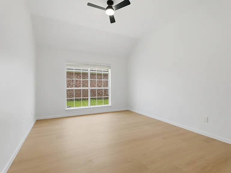 2201 Woodglen Dr — Photo 16