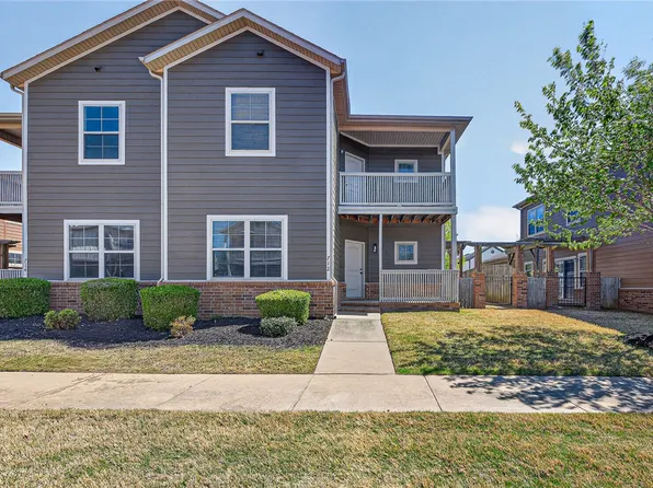 712 N Wordsworth Ln, Fayetteville, AR 72704