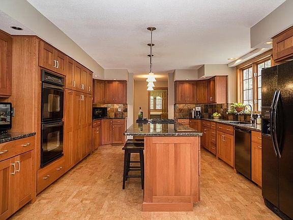 3rd image of 80 Brookridge Dr