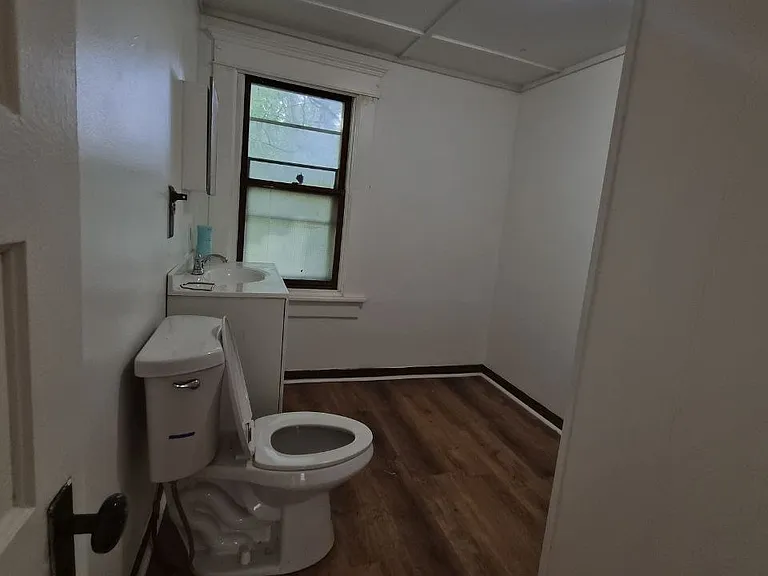 206 Allen St #2 — Photo 11