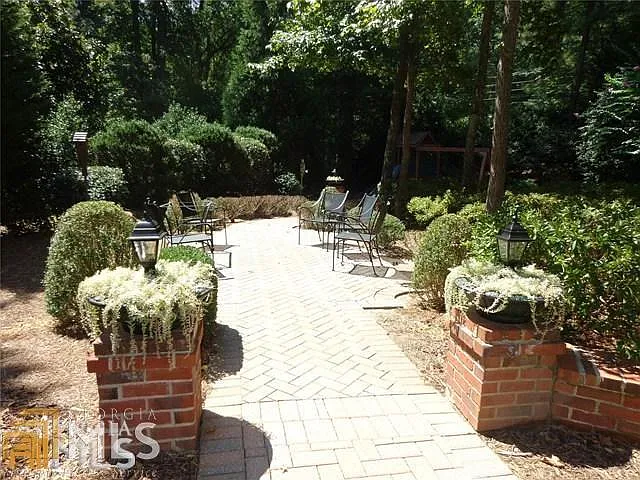 105 Saint Andrews Sq — Photo 25