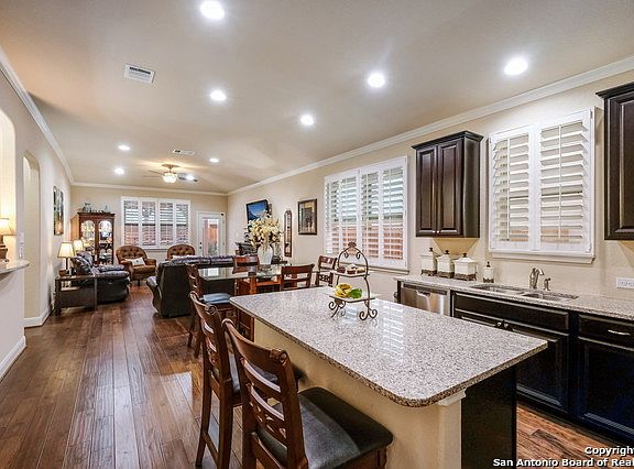 4th image of 7915 Shire Ln