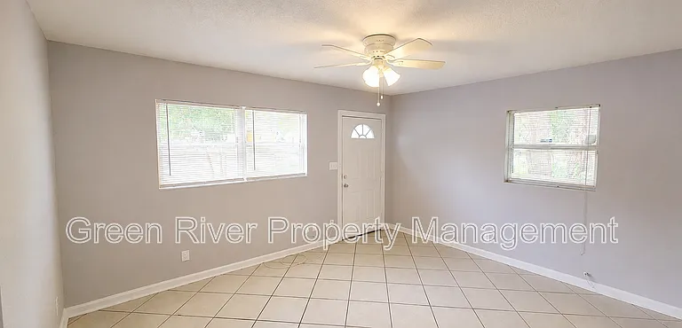 8910 Adams Ave — Photo 4