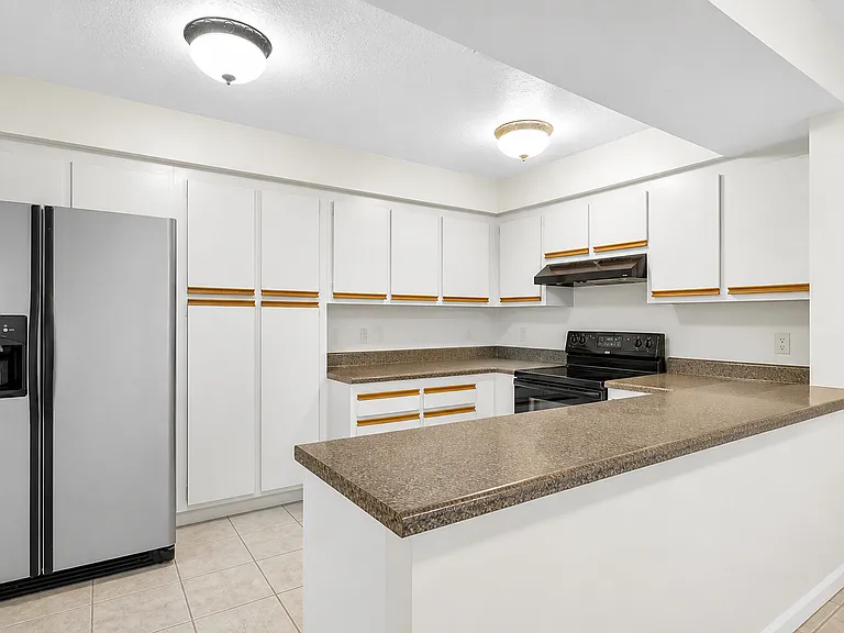 2593 S Park Ave — Photo 6