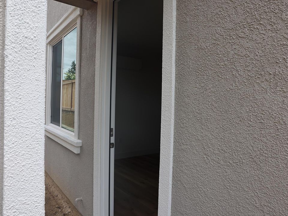 1st image of 495 Pine Meadow Dr