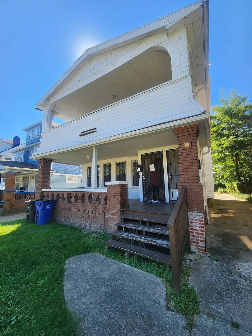942 Eddy Rd — Photo 1