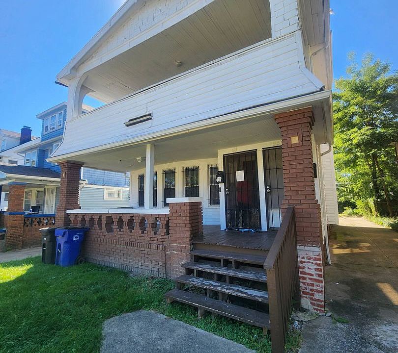 1st image of 942 Eddy Rd #3