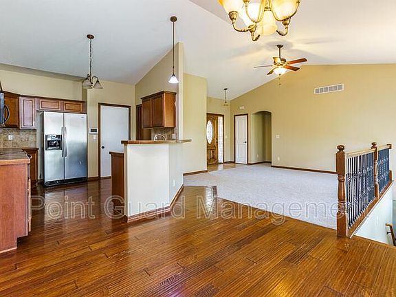 2nd image of 2118 E Quail Hollow St