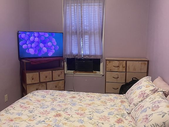 5th image of 324 Naugatuck Ave Floor 2